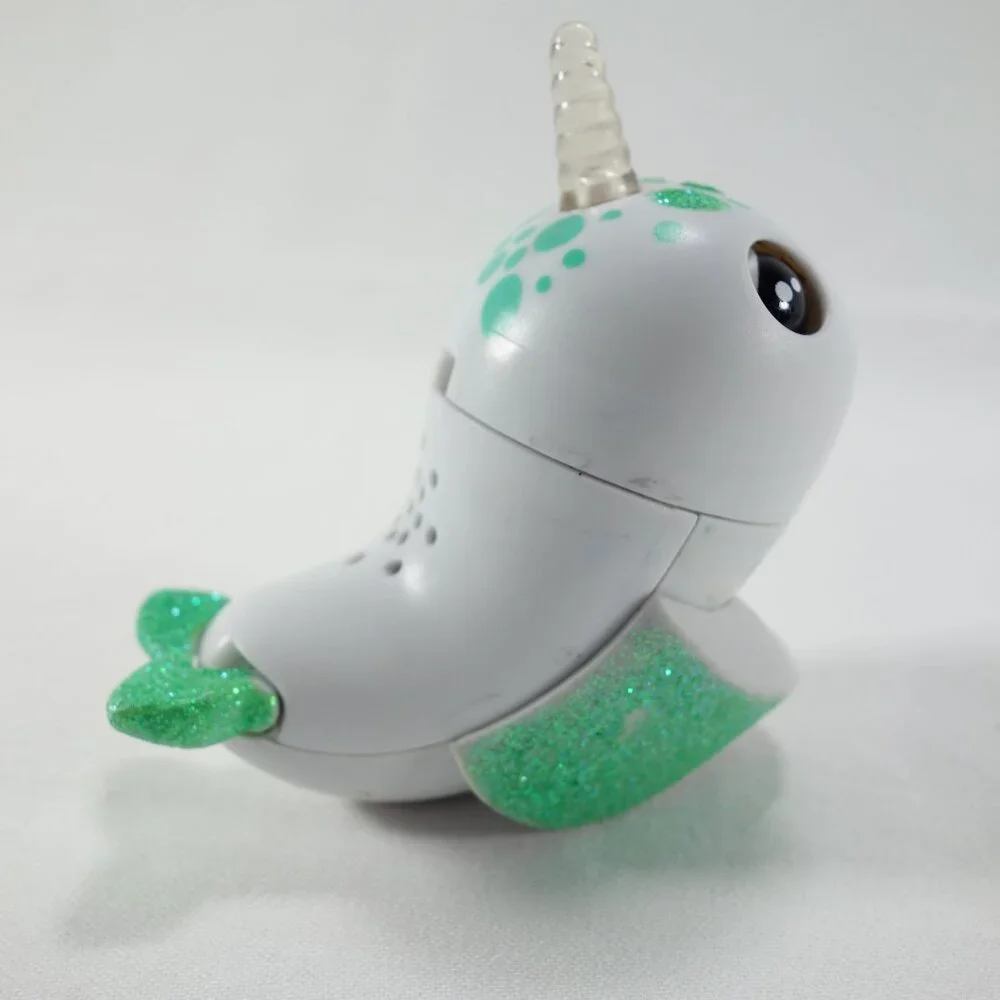 Wowwee 2018 Fingerling Glitter Narwhai Glow in‎ the Dark Raya Interactive Toy